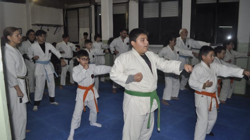 Mesa de exámen de Karate